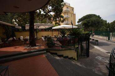 هتل Villa Serena