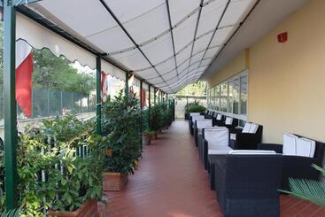 هتل Villa Serena