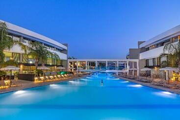 هتل Virginia Family Suites