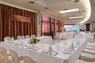 هتل Virginia Family Suites