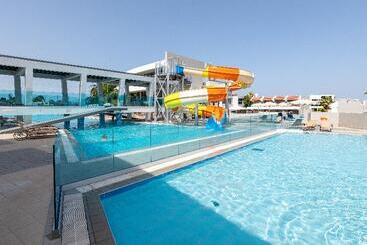 هتل Virginia Family Suites