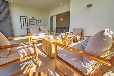 Myra Seafront Suites And Penthouses By Lov