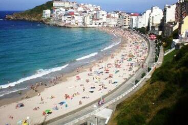 Spacious Apartment In Malpica With Sea And Mountain Views 110 M² - Malpica de Bergantinyos