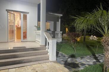 هتل Frenki S Residence