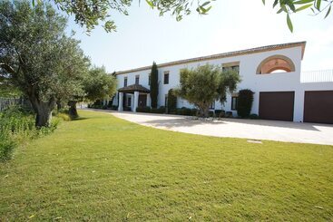 هتل Bodegas Campestral
