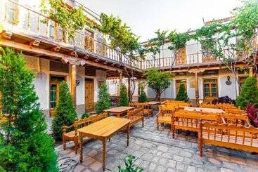 هتل Grand Nodirbek