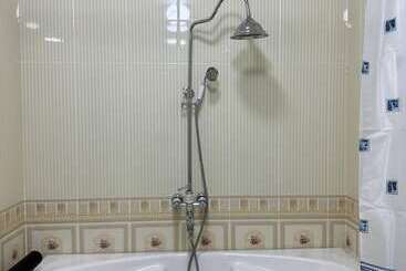هتل Grand Nodirbek