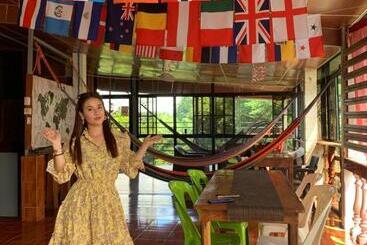 هتل Hostal Raices De Mi Pueblo