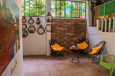 هتل Hostal Raices De Mi Pueblo