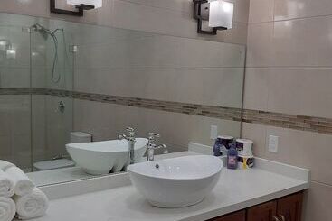 هتل Pesheres Inn & Spa