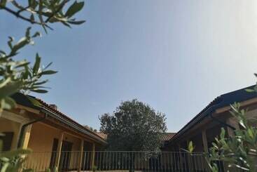 هتل روستایی Agriturismo Corte Degli Ulivi