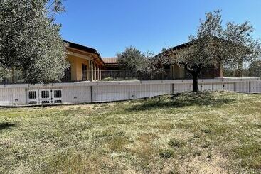 هتل روستایی Agriturismo Corte Degli Ulivi