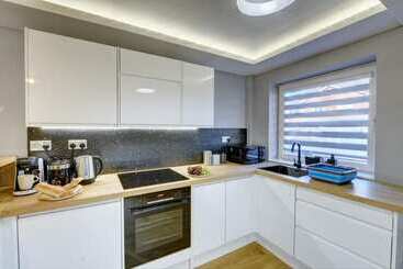 اقامتگاه Stylish 2 Bed House With Parking In Rugby