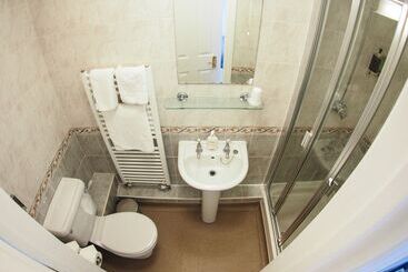 تختخواب و صبحانه Villa Verde Gatwick