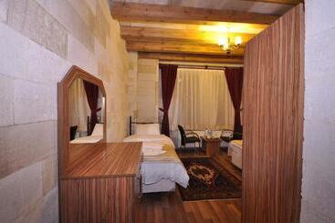 هتل Cappadocia Stone Palace