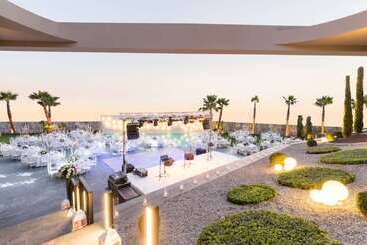 Doubletree By Hilton Hotel Izmir Airport