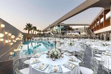 Doubletree By Hilton Hotel Izmir Airport