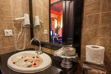 هتل Golden Butterfly Villa