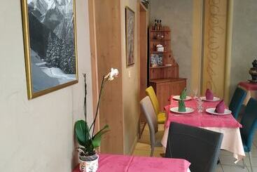 هتل Restaurant Les Edelweiss