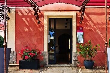 هتل Restaurant Christophe Colomb