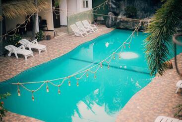 هتل Shell Resort