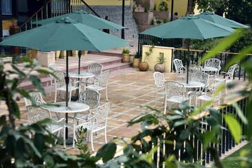 هتل The Fern Hillside Resort Bhimtal