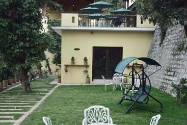 هتل The Fern Hillside Resort Bhimtal