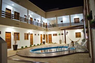پانسیون Pousada Vila Tutoia Praia