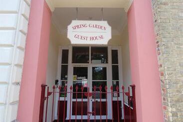 پانسیون Spring Garden Guest House