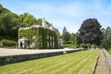 Yarner House