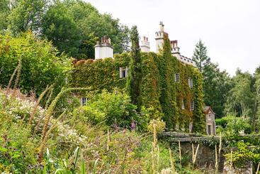 Yarner House