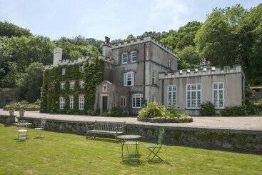 Yarner House
