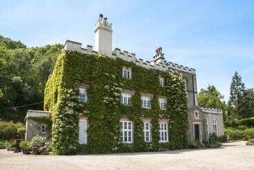 Yarner House