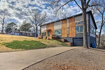 茅舍 Airy Bella Vista House W/ Decks & Gas Grill!