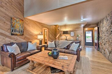 Blue Spruce Cabin  W / Hot Tub & Resort Amenities