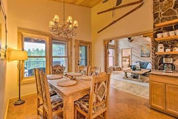 Blue Spruce Cabin  W / Hot Tub & Resort Amenities