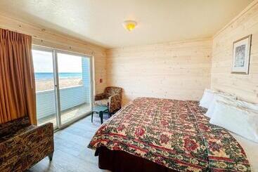 Blue Water Beachfront Hotel & Waterpark