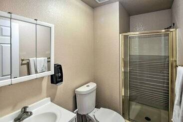 Bullhead City Home: Tesla Charger ~ 3 Mi To River