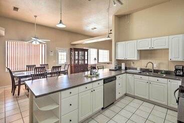 Bullhead City Home: Tesla Charger ~ 3 Mi To River