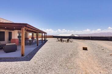 Bullhead City Oasis W/ Fire Pit + Mtn View!