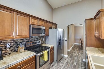 Bullhead City Oasis W/ Fire Pit + Mtn View!