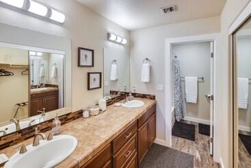 Bullhead City Oasis W/ Fire Pit + Mtn View!