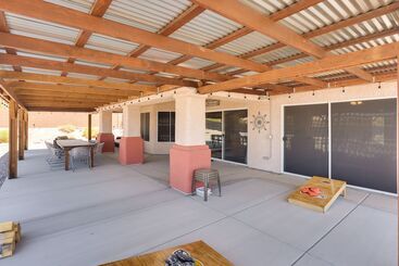 Bullhead City Oasis W/ Fire Pit + Mtn View!
