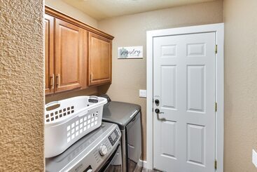 Bullhead City Oasis W/ Fire Pit + Mtn View!