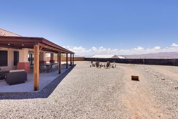 Bullhead City Oasis W/ Fire Pit + Mtn View!