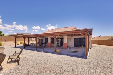 Bullhead City Oasis W/ Fire Pit + Mtn View!