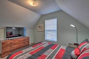 Cozy Cedar Rapids Pad   2 Blocks To Mercy Care!