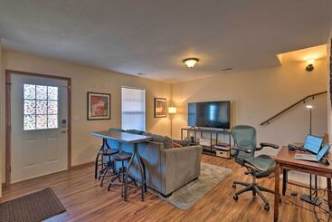 Cozy Cedar Rapids Pad   2 Blocks To Mercy Care!