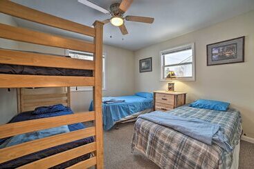 Cozy Houghton Lake Heights Cottage W/ Private Yard