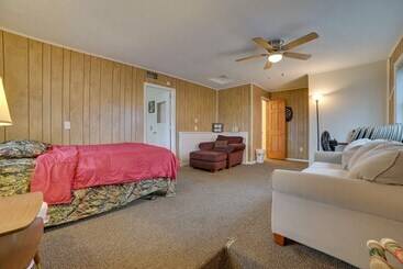 Cozy Houghton Lake Heights Cottage W/ Private Yard